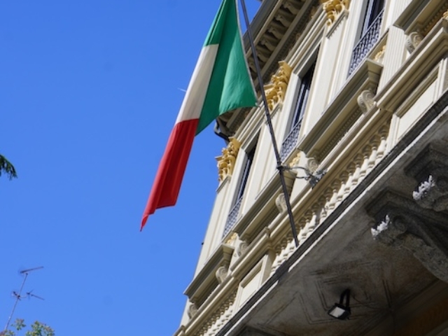 Haus mit italienischer Flagge